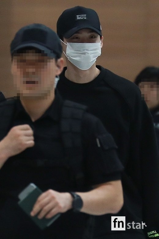 Lee Jong Suk mệt mỏi trở lại Hàn Quốc sau 1 ngày bị chính quyền Indonesia tạm giam