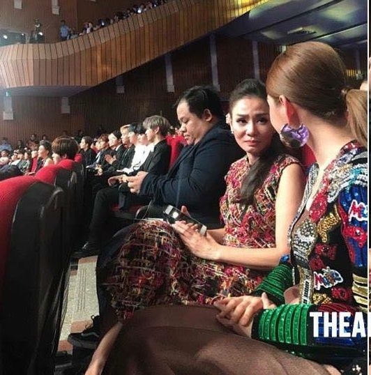 
Trong sự kiện sự kiện Premiere MAMA in Vietnam năm 2017 - Chi Pu và Thu Minh vô tình được BTC sắp xếp ngồi gần nhau trên hàng ghế khán giả. Nhưng cả hai vẫn trò chuyện, trao đổi thân thiết.
