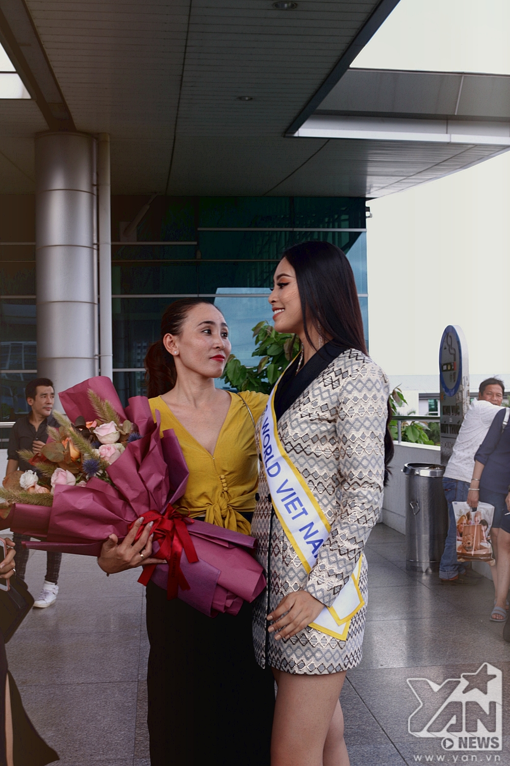 Hoa hậu Trần Tiểu Vy mang theo 150kg hành lý lên đường tham dự Miss World 2018 - Tin sao Viet - Tin tuc sao Viet - Scandal sao Viet - Tin tuc cua Sao - Tin cua Sao