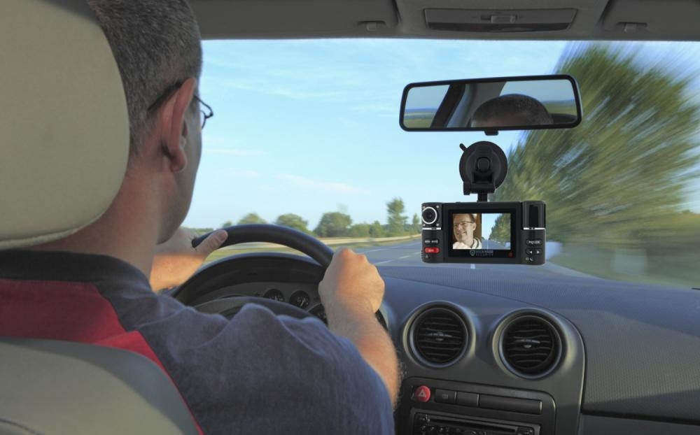 Mẹo Mua Sắm: Có nên mua camera hành trình cho ô tô?