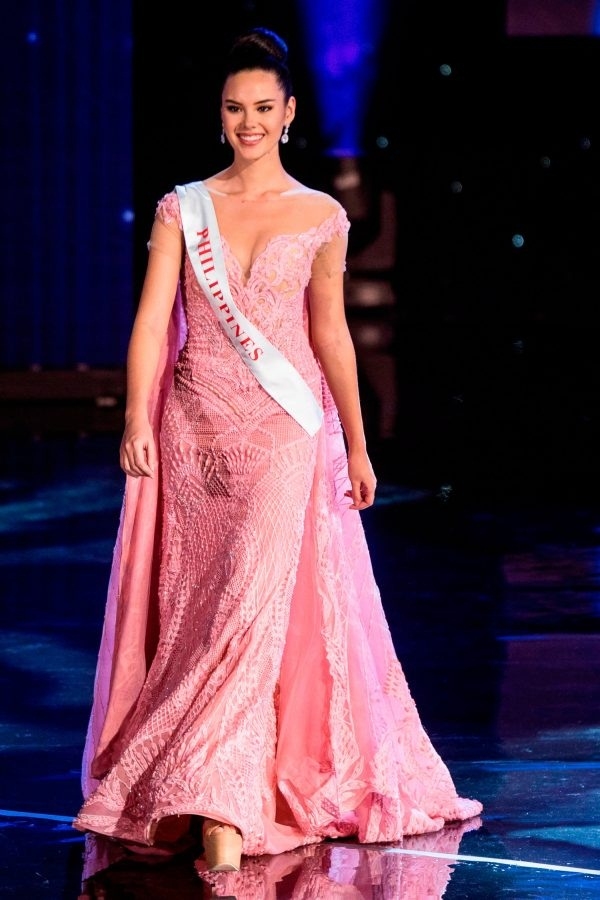 
Bên cạnh đó, người đẹp cũng từng tham dự Hoa hậu Thế giới 2017. Tuy chỉ dừng chân tại Top 5 chung cuộc nhưng thí sinh Philippines đã để lại ấn tượng không nhỏ cho giới chuyên môn lẫn khán giả trong suốt quá trình dự thi. 