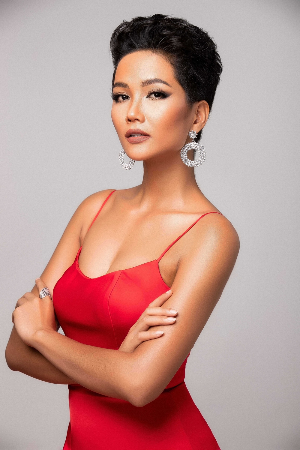 Đường cong của H'Hen Niê thế nào sau khi tăng 7kg trước ngày dự thi Miss Universe? - Tin sao Viet - Tin tuc sao Viet - Scandal sao Viet - Tin tuc cua Sao - Tin cua Sao