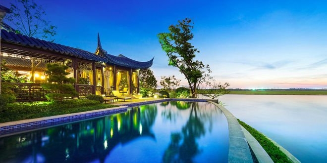 
Biệt thự của Jack Ma tọa lạc trên một hòn đảo nhỏ giữa hai hồ Kim Kê và Độc Thự.