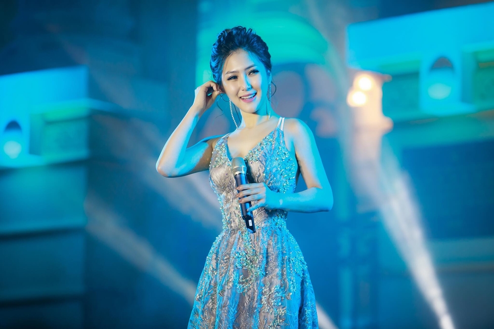 
Hương Tràm là nữ ca sĩ nhiều hit nhất nhì Vpop.