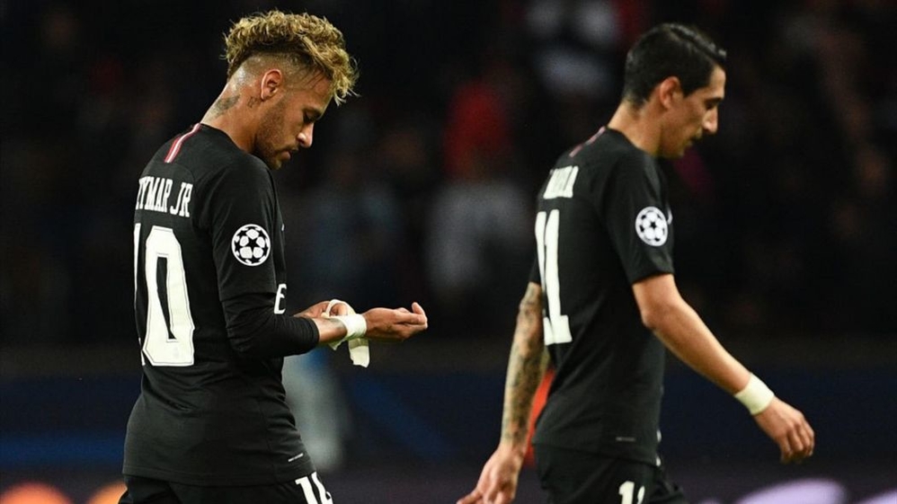 
Neymar và các đồng đội đứng trước viễn cảnh rời Champions League ngay sau vòng bảng.