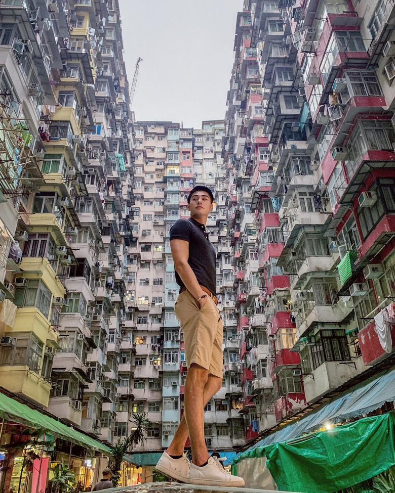 
Hong Kong: xứ Cảng Thơm có sự kết hợp hài hòa giữa hiện đại và hoài cổ với những phim trường của các bộ phim nổi tiếng TVB, ẩm thực đa dạng và đặc sắc, những khu giải trí và mua sắm nhộn nhịp. Đặc biệt có khu chung cư Montane Mansion với thiết kế độc đáo là nơi chụp ảnh so deep không thể bỏ qua.