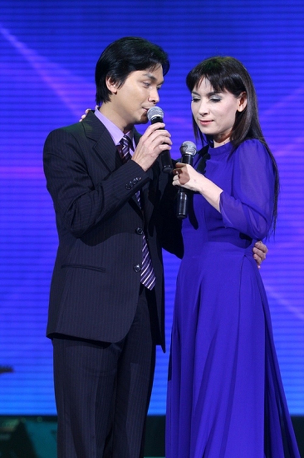 Phi Nhung - Mạnh Quỳnh chung tay làm liveshow kỷ niệm 20 năm ca hát