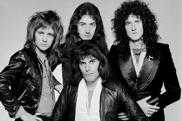 
Và các thành viên "bản gốc" của Queen thuộc về thế giới âm nhạc, minh chứng cho thấy các chuyên gia hóa trang đã làm rất tốt công việc của họ 