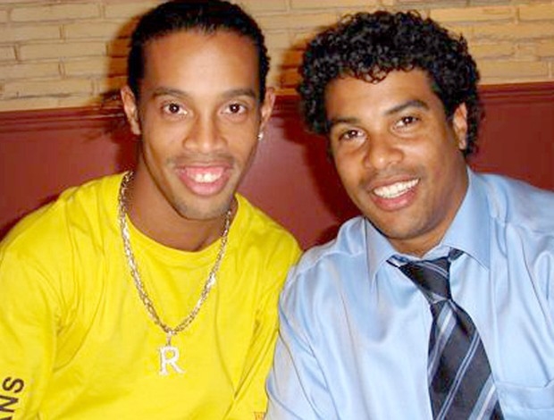 
Ronaldinho và anh trai vướng vòng lao lý khi nợ khoản tiền 2,2 triệu USD.