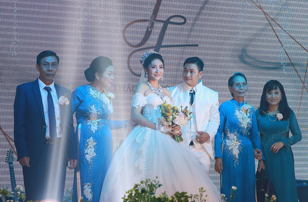 Dàn sao Việt nô nức xuống tận Cần Thơ dự đám cưới Hoa hậu Đại dương Đặng Thu Thảo - Tin sao Viet - Tin tuc sao Viet - Scandal sao Viet - Tin tuc cua Sao - Tin cua Sao