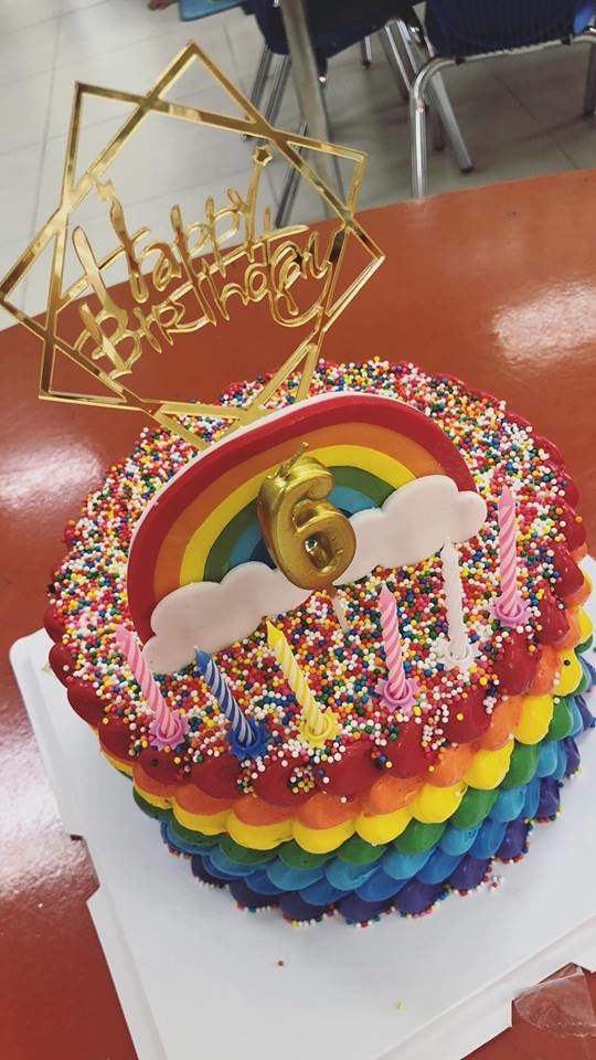 
Chiếc bánh kem cực sắc màu được dành tặng cho Tuệ Lâm nhân dịp sinh nhật 6 tuổi. - Tin sao Viet - Tin tuc sao Viet - Scandal sao Viet - Tin tuc cua Sao - Tin cua Sao