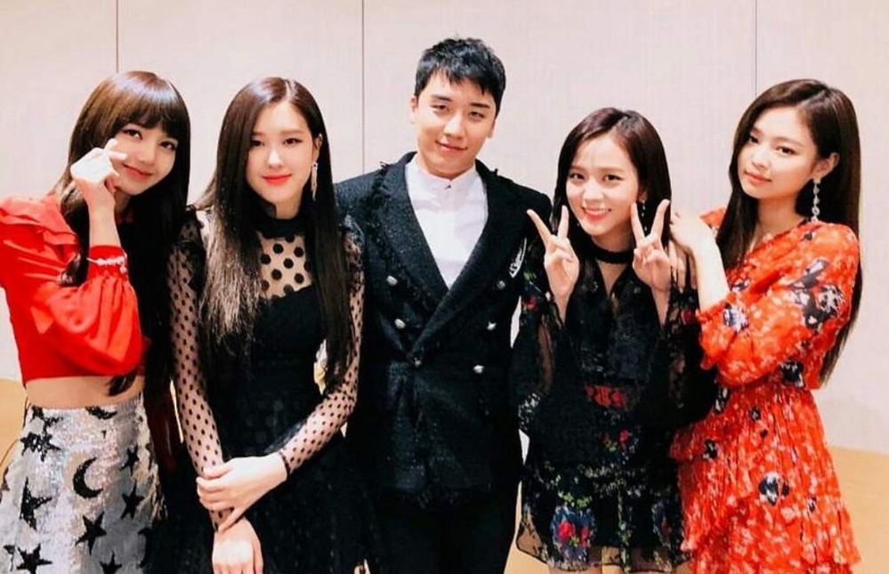 
Tại YG, Seungri rất thân thiết với 4 cô nàng thuộc BLACKPINK.