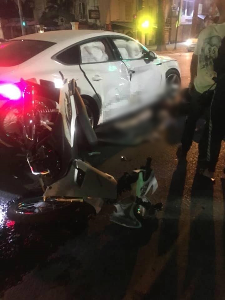 Hà Nội: Tai nạn giao thông giữa ô tô và 2 xe máy trong đêm khiến 4 thanh niên thương vong