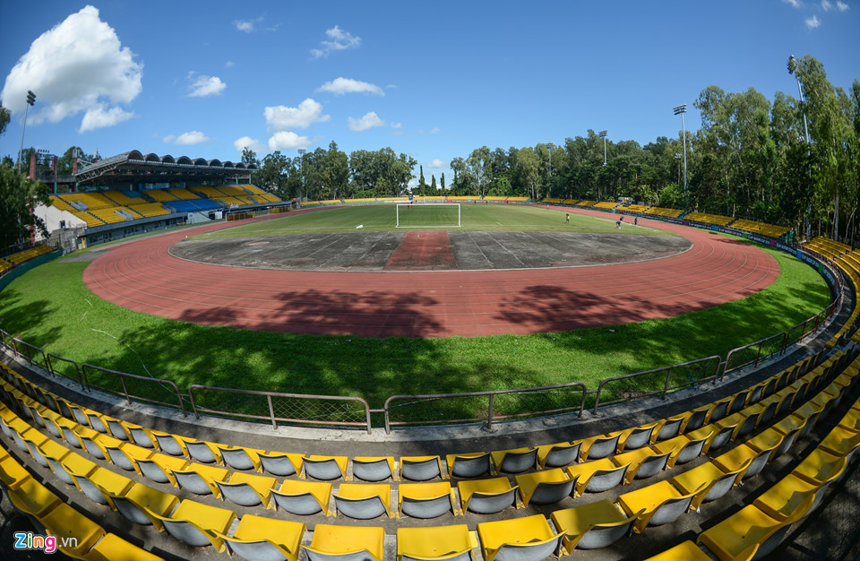 
SVĐ nơi ĐT Philippines đón tiếp ĐT Việt Nam ở trận bán kết lượt đi sắp tới là SVĐ nhỏ nhất AFF Cup 2018 với sức chứa chưa đến 10.000 chỗ ngồi, nằm lọt thỏm giữa rừng 60.000 cây bạch đàn trong công viên rộng 25 hecta.
