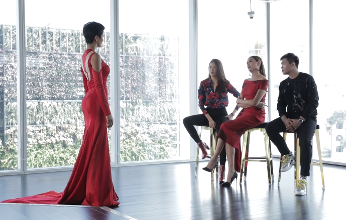 Võ Hoàng Yến chê H'Hen Niê catwalk không có tâm trước ngày dự thi Miss Universe 2018