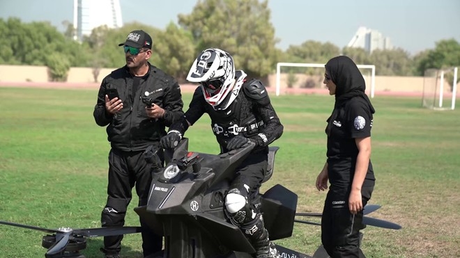 Xịn như cảnh sát Dubai: Đi tuần tra bằng xe bay