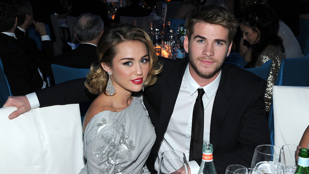 Lý do thực sự khiến mối tình 10 năm của Miley và Liam gói gọn trong một đám cưới cực kỳ đơn sơ