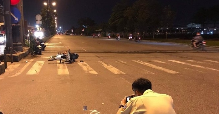 
Hiện trường vụ tai nạn xe cấp cứu chở nạn nhân đi bệnh viện ở Đồng Nai vào đêm ngày 7/12.