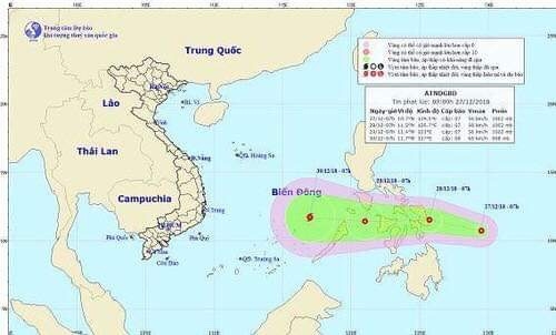 Áp thấp nhiệt đới áp sát biển Đông có khả năng mạnh lên thành bão