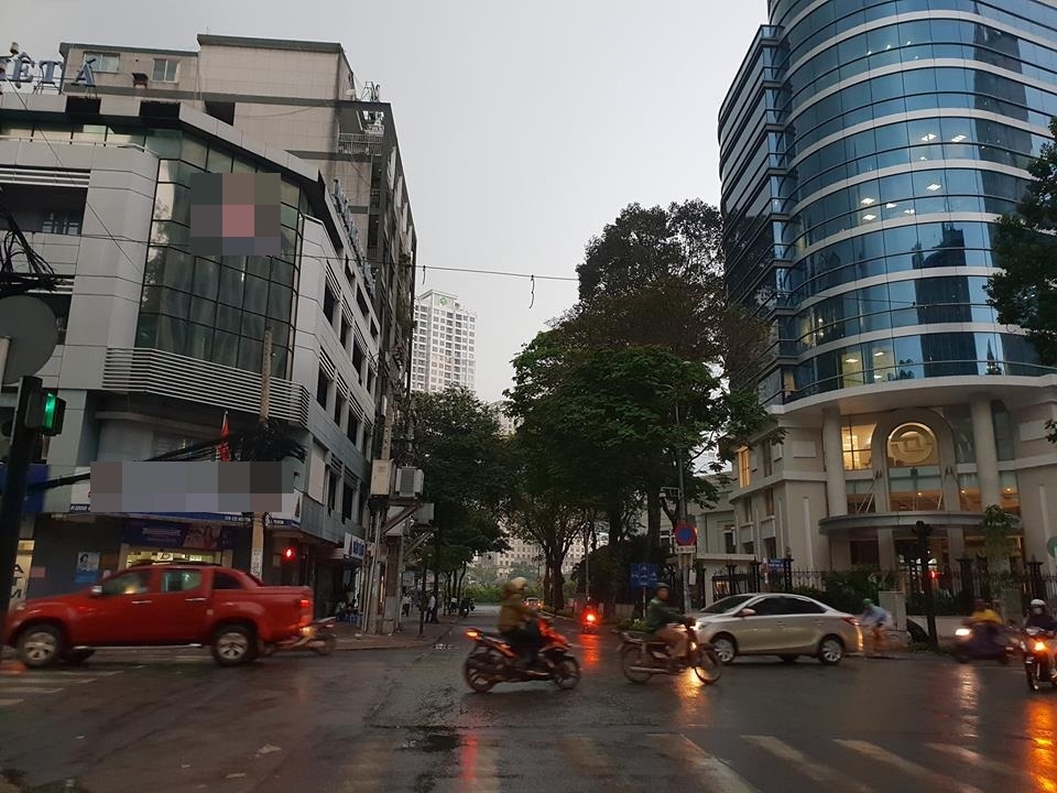 
Bầu trời TP. Hồ Chí Minh xám xịt lúc 8 giờ sáng.