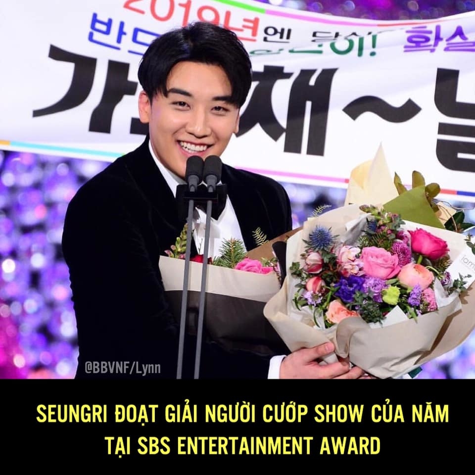 
Seungri nhận giải với các tên cực mặn "Người cướp show của năm".