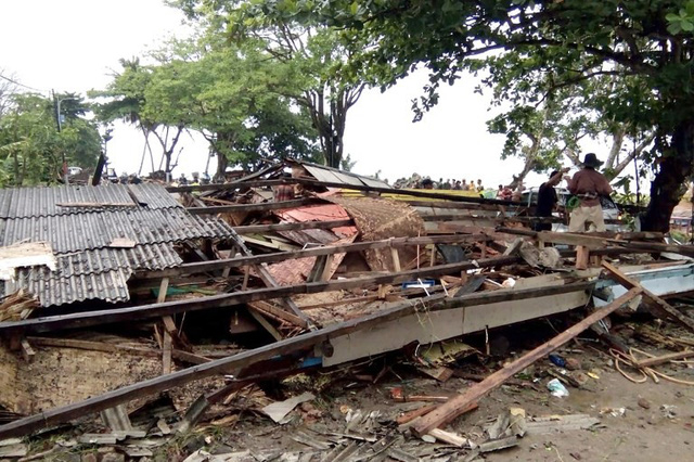 Duyên hải Indonesia sau thảm họa sóng thần: Nhà cửa tan hoang, gần 1000 người thương vong, mất tích