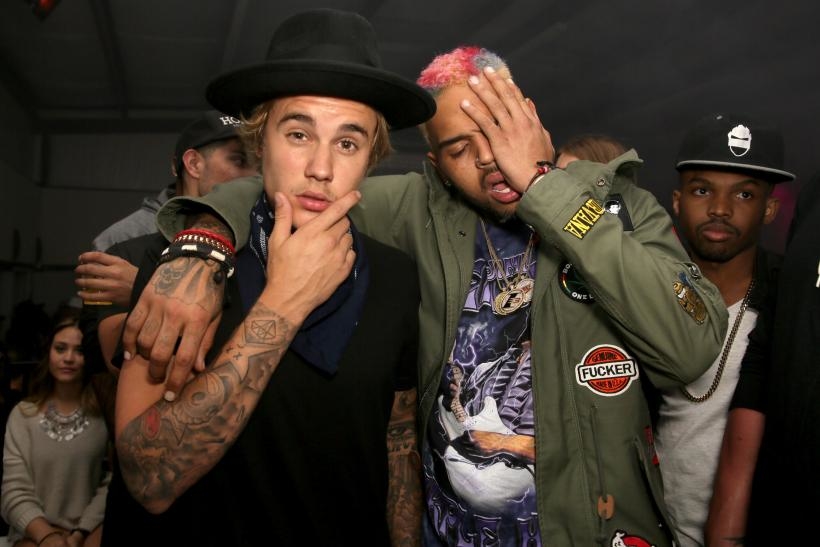 
Tuy là anh bạn thân thiết của Justin Bieber và sở hữu khá nhiều bản hit, nhưng Chris Brown vẫn khiến người hâm mộ khá lo ngại do có đời tư vô cùng bê bối.