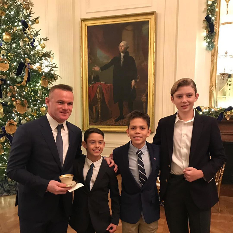 
Wayne Rooney cùng một số người bạn của Barron Trump ​được mời đến Nhà Trắng dự tiệc Giáng Sinh.