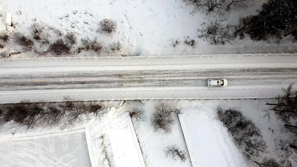 
Tuyết phủ trắng xóa trên các con đường