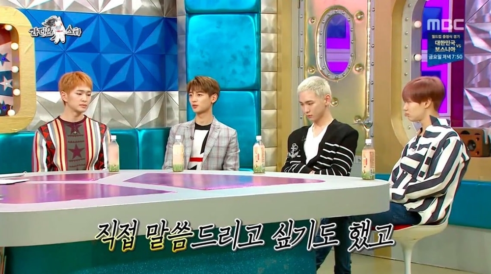 
Các thành viên vẫn còn nghẹn ngào khi cái tên Jonghyun được nhắc tới trên sóng truyền hình.