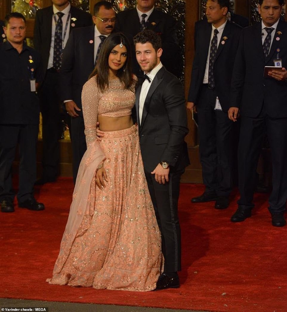 
Vợ chồng Nick Jonas - Priyanka Chopra