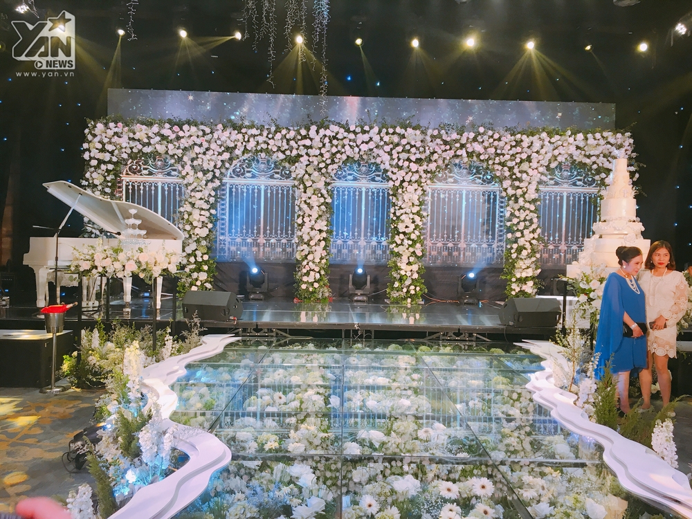 Không gian tiệc cưới đẹp như mơ của Á hậu Thanh Tú và chồng đại gia hơn 16 tuổi - Tin sao Viet - Tin tuc sao Viet - Scandal sao Viet - Tin tuc cua Sao - Tin cua Sao