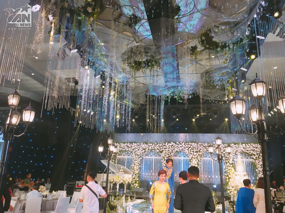 Không gian tiệc cưới đẹp như mơ của Á hậu Thanh Tú và chồng đại gia hơn 16 tuổi - Tin sao Viet - Tin tuc sao Viet - Scandal sao Viet - Tin tuc cua Sao - Tin cua Sao