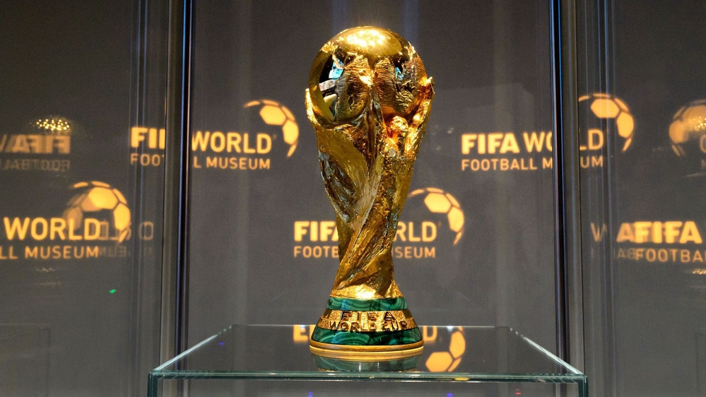 
Cúp vàng World Cup nặng 6,175 cân, cao 36,5 phân.