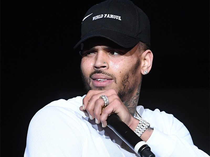 
Chris Brown vừa ký hợp đồng với công ty con của K-Star Music.