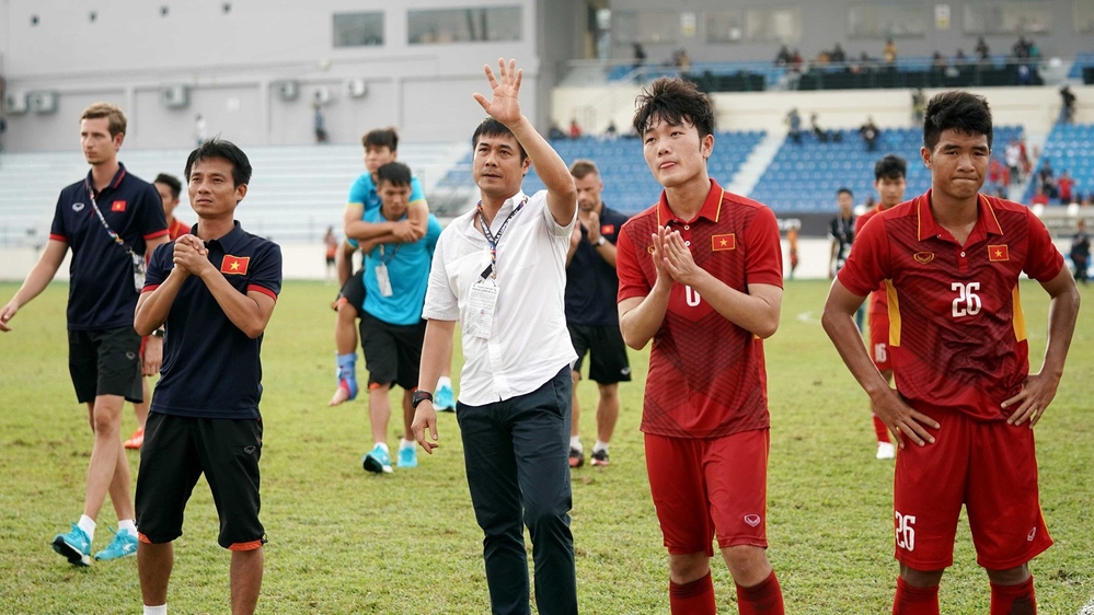 
Thất bại ở SEA Games 2017 là "giọt nước tràn ly" khiến HLV Hữu Thắng bị sa thải.
