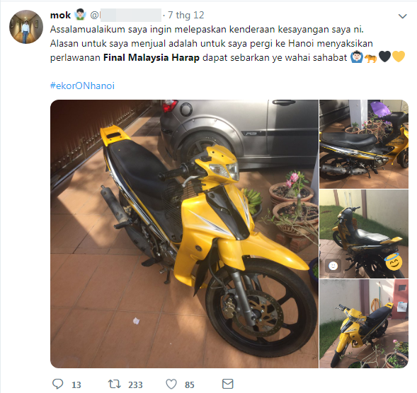 
Chiếc xe máy - phương tiện di chuyển cũng được cổ động viên rao bán để thêm tiền cho chuyến đi xem đội tuyển Malaysia làm khách trên sân vận động Mỹ Đình 