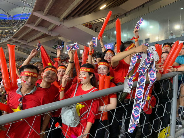 
 BTC đã bán hơn 3000 vé cho người hâm mộ bóng đá Việt - Ảnh: Internet