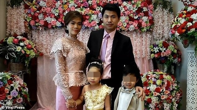 
Cặp vợ chồng Thái Lan quyết định tổ chức hôn lễ cho hai đứa con sinh đôi của mình 