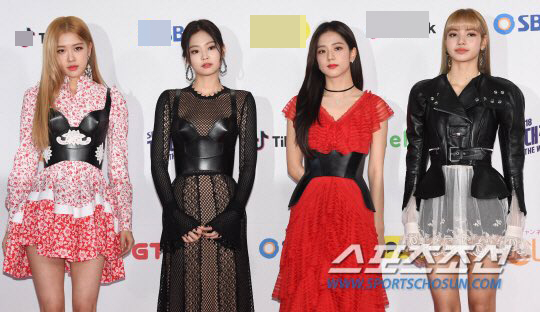 Thảm đỏ SBS Gayo Daejun 2018: BLACKPINK bị stylist 