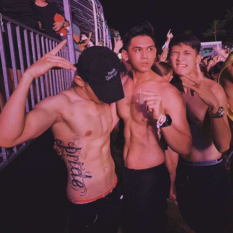 
Từ trái sang, Kay Trần, Đại Nhân và Tronie cũng là ba hot boy sở hữu body khủng của Vpop. 