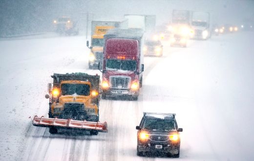 Bão tuyết hoành hành Đông Nam nước Mỹ: Có nơi tuyết dày đến nửa mét, 500 vụ tai nạn đã xảy ra