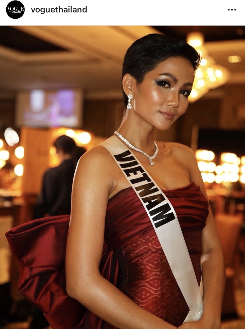 Thật tự hào! Hình ảnh Hoa hậu H'Hen Niê xuất hiện lung linh trên báo giấy Thái Lan - Tin sao Viet - Tin tuc sao Viet - Scandal sao Viet - Tin tuc cua Sao - Tin cua Sao