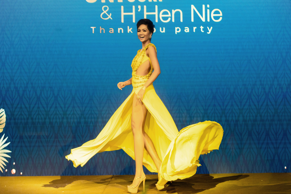 Top 5 Miss Universe 2018 - H'Hen Niê tái hiện lại màn hất váy đỉnh cao trong tiệc tri ân - Tin sao Viet - Tin tuc sao Viet - Scandal sao Viet - Tin tuc cua Sao - Tin cua Sao