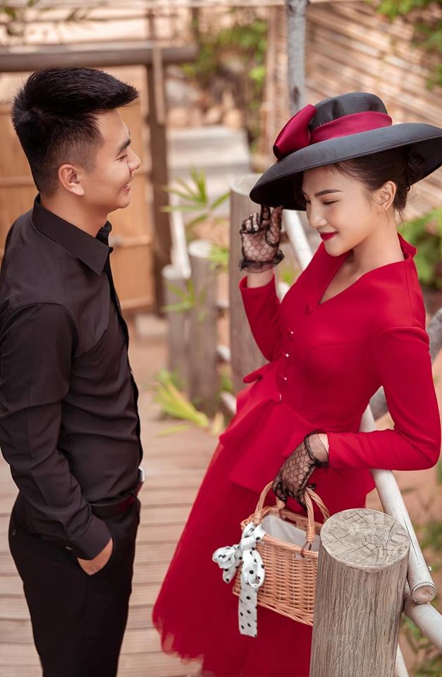 Hoa khôi Báo chí 2016 bất ngờ lên xe hoa, diện hẳn váy cưới đính thủ công 10.000 viên pha lê cao cấp