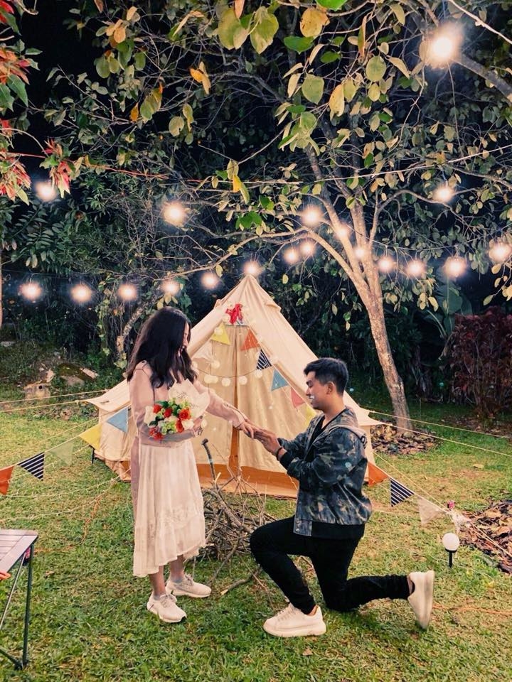 
Hình ảnh bạn trai Triệu Vương cầu hôn Mia tại khu vườn ở Sài Gòn với khung cảnh vô cùng lãng mạn.  - Tin sao Viet - Tin tuc sao Viet - Scandal sao Viet - Tin tuc cua Sao - Tin cua Sao
