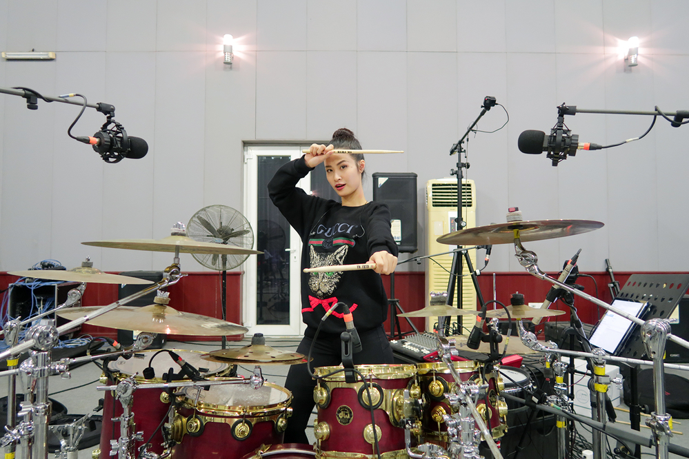 Đông Nhi tập trung tối đa tập luyện cùng ban nhạc cho liveshow 10 năm với hơn 40.000 khán giả