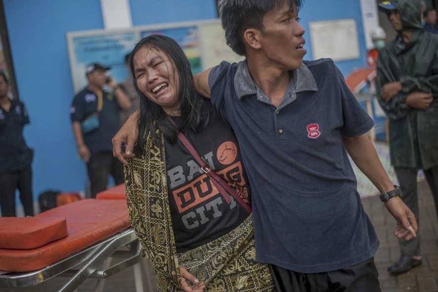 Sóng thần tại Indonesia: Số người thương vong tăng cao, cảnh báo nguy hiểm trước thềm năm mới