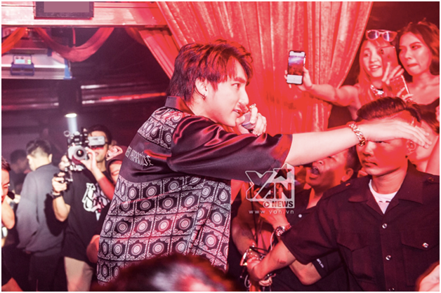 
“Hoàng tử Vpop” – Sơn Tùng MTP xuất hiện tại KASHO CLUB đã tạo ra 1 làn sóng dữ dội trong giới Nightlife.