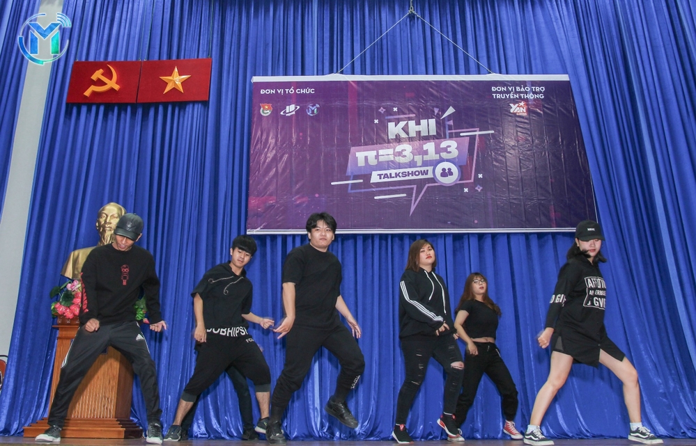 
OG Dance Crew đã đem đến chương trình một tiết mục nhảy không thể nào cháy hơn.